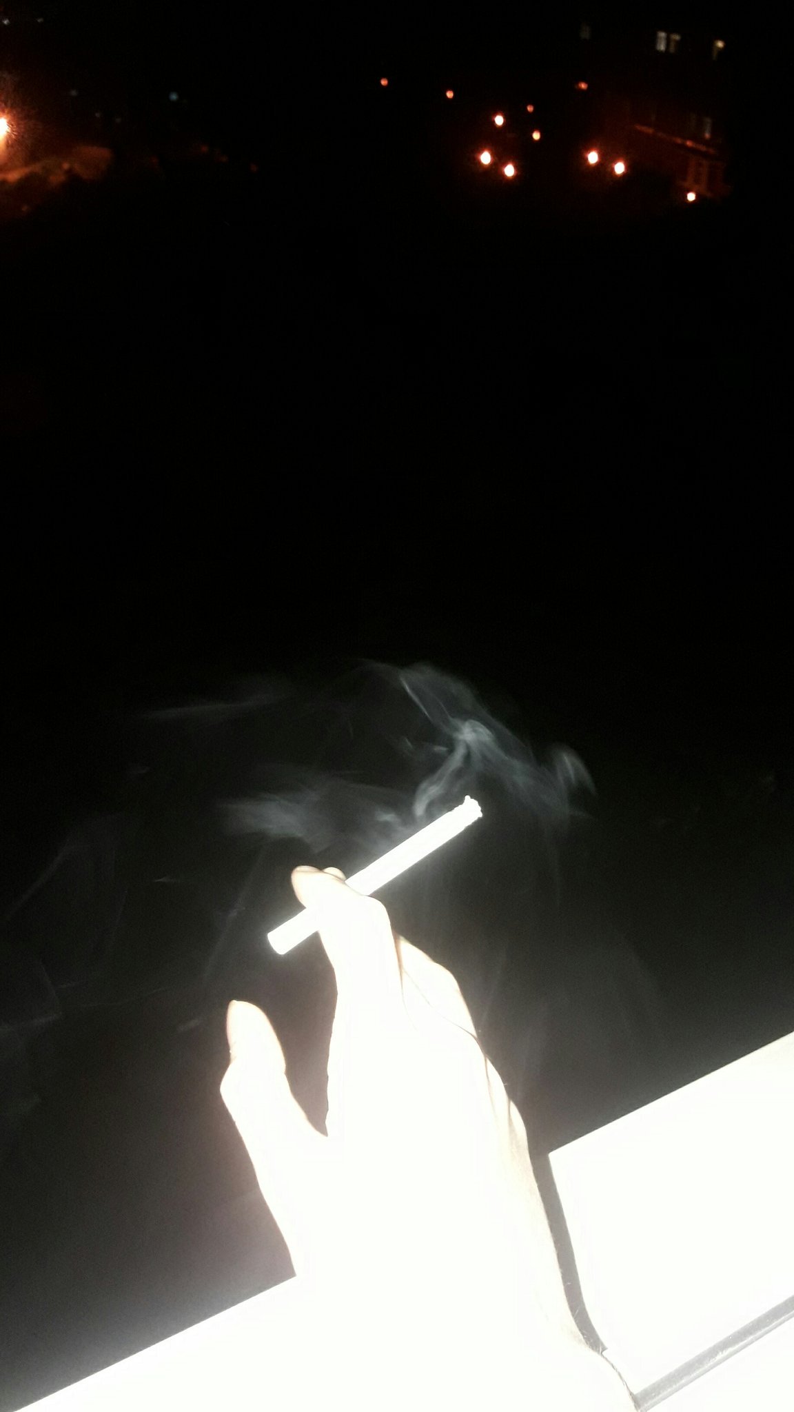фото сигарет ночью
